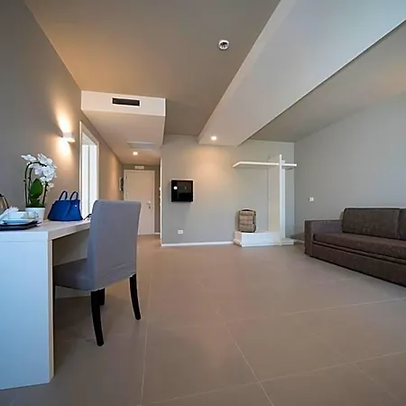Airone Hotell 4*