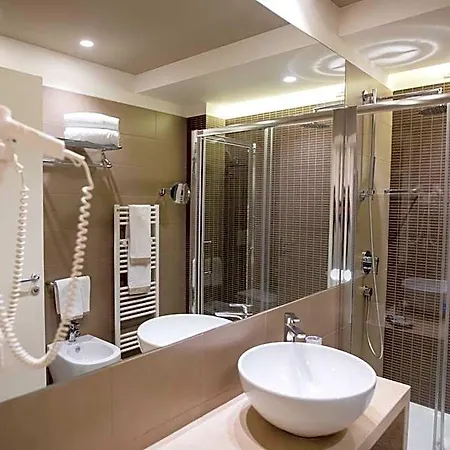 Hotell Airone 4*