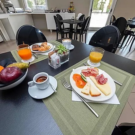 Airone Hotell 4*